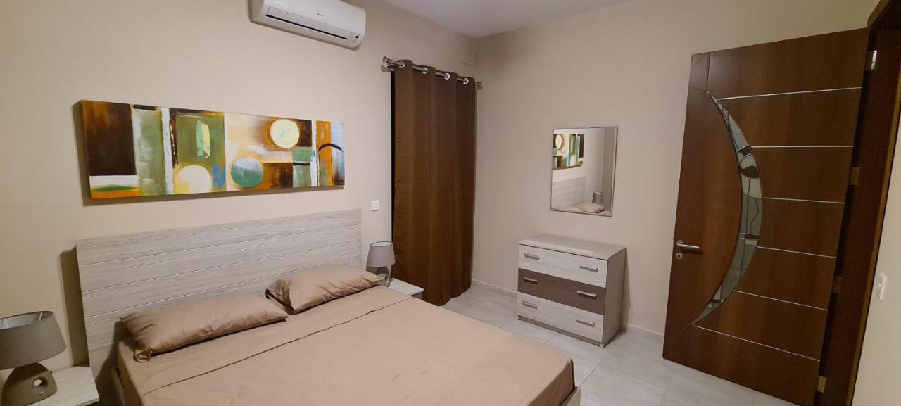 Large Apartment In Marsascala. Sleeps 6 Marsaskala Exterior photo